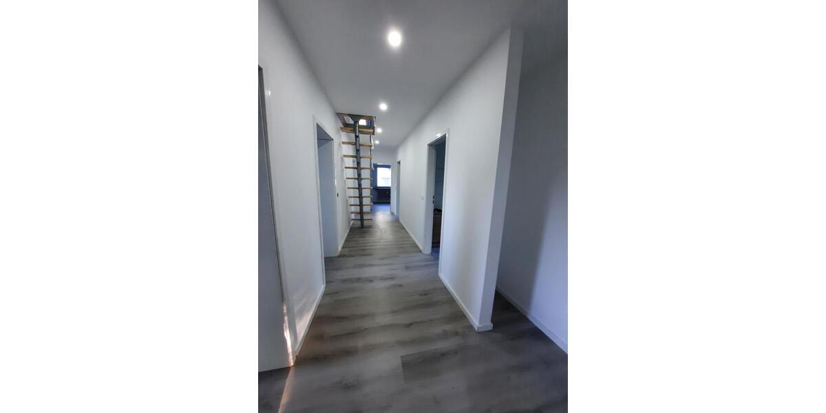 Große Dachgeschoss-Maisonette-Wohnung mit Dachterrasse 6 zimmer