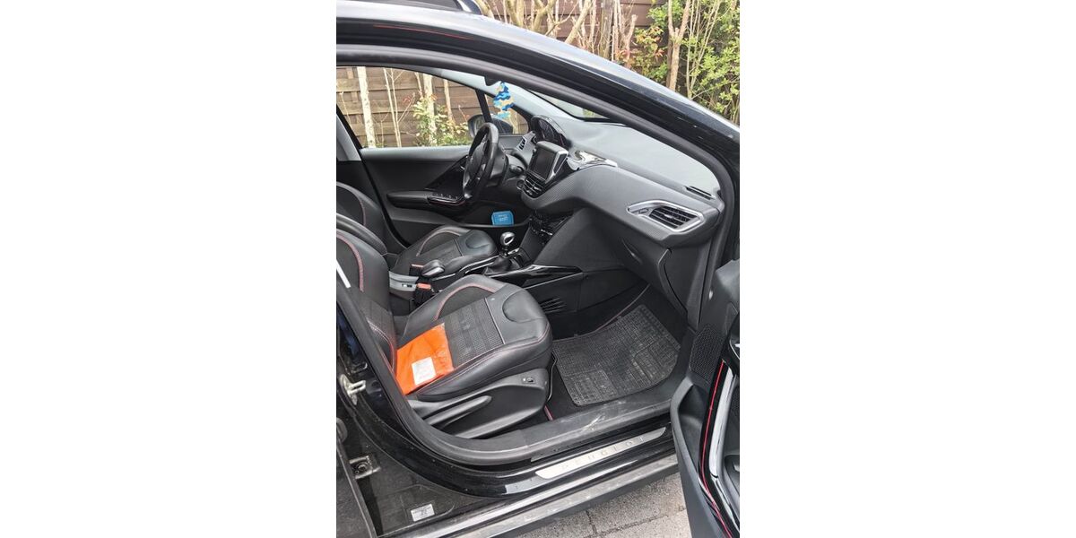 Peugeot 2008 75.000 km 9.500 &euro; Lübeck 23566