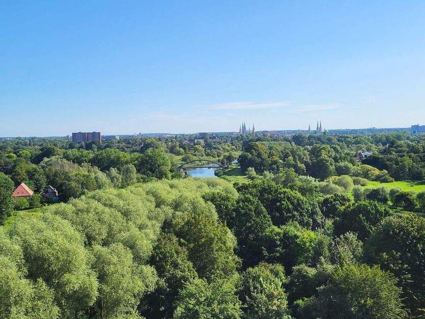 Gepflegte 2 Zimmer-Wohnung mit Loggia und PKW-Stellplatz in 23560 Lübeck, Moislinger Mühlenweg 2 zimmer