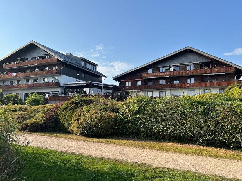 Exklusive 2-Zimmer-Wohnung, möbliert, moderner Grundriss, in Pönitz am See. Hauseigenes Schwimmbad, Sauna und Badesteg. Ostseestrand in nur 3,9 km