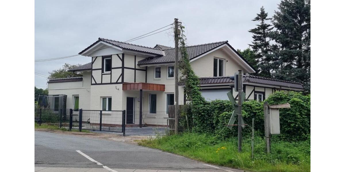 8 Zimmer Fachwerkhaus mit großer Garage 8 zimmer