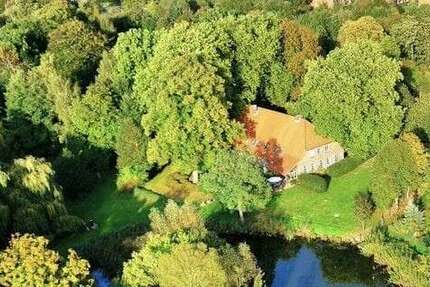 Haus zum Kaufen in Ratzeburg 1.200.000 € 550 m² 13 zimmer