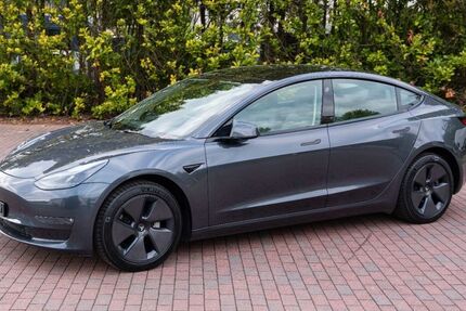 Tesla Model 3 55.325 km 32.400 &euro; Lübeck 23556