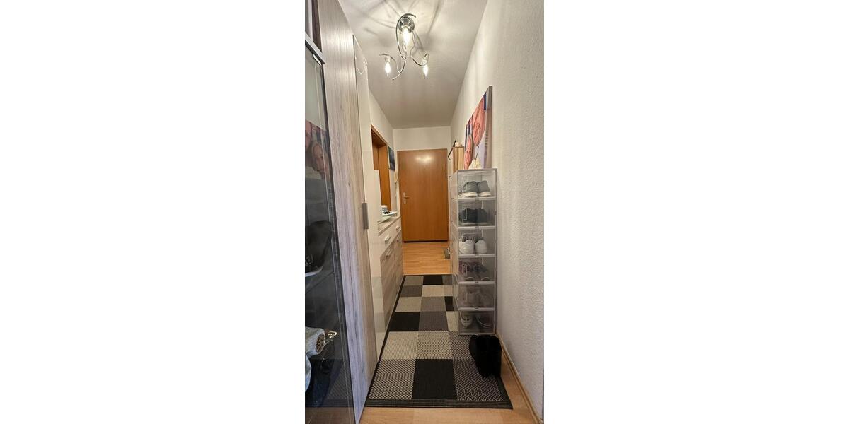 2-Zimmer-Wohnung im DG großzüg, hell, freundlich mit Carport 2 zimmer