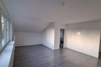 Gemütliche 2-Z-DG-Wohnung mit V-Bad in Neustadt i.H. 2 zimmer