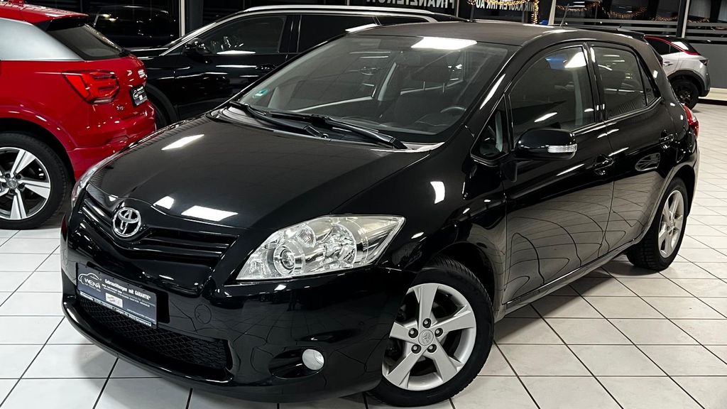 Toyota Auris 65.140 km 8.799 &euro; Lübeck 23554