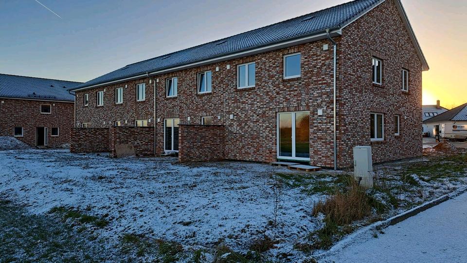 Neubau Erstbezug 6 freie Reihenhäuser an Feldrandlage 4 zimmer