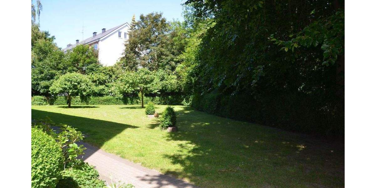 Sehr schöne, gut geschnittene und ruhige 2-Zimmer-Wohnung mit Balkon in St. Jürgen 2 zimmer