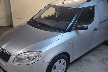Skoda Praktik 124.000 km 3.390 &euro; Lübeck 23554