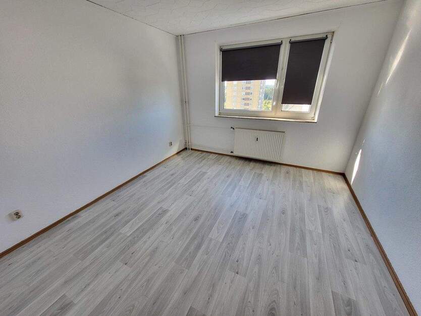 Gepflegte 2 Zimmer-Wohnung mit Loggia und PKW-Stellplatz in 23560 Lübeck, Moislinger Mühlenweg 2 zimmer
