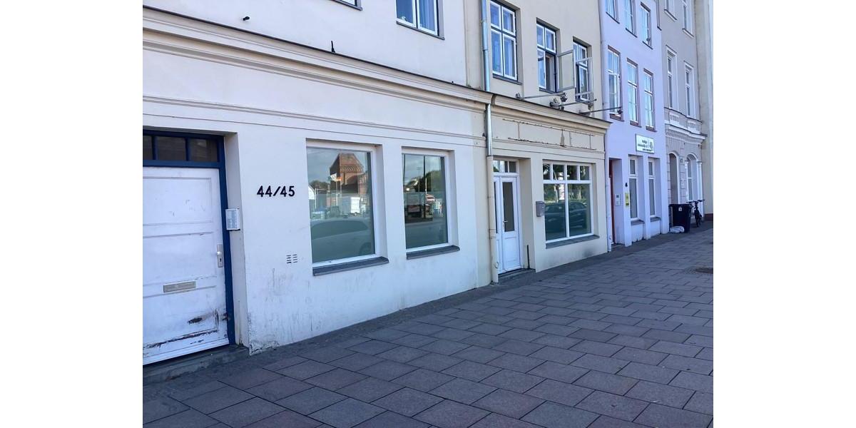 Inmitten der Altstadt, großzügiges saniertes Gewerbe, mit großer Fensterfront und sofort anmietbar! zimmer