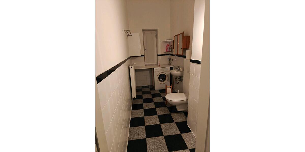 Ein Zimmer in 23564 zur Untermiete in schöner Villa – zentrumsnah 1 zimmer