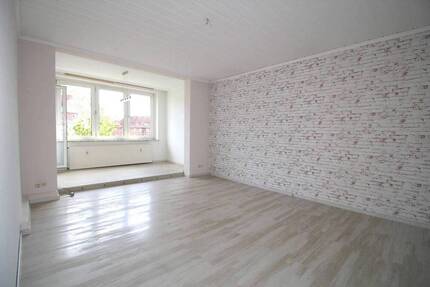 *dringend Text lesen* 2 Zimmer, sonniger Balkon, gute Lage