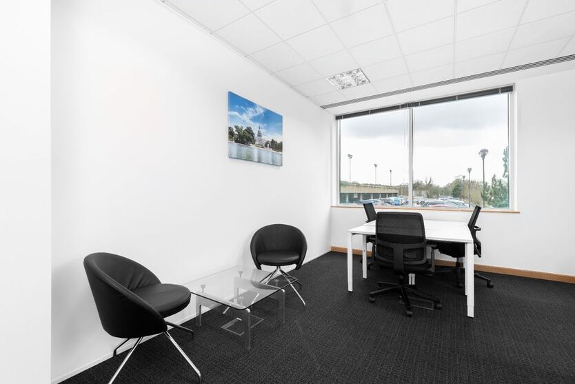 Privater Büroraum für 3 Person in Regus Campus Park
