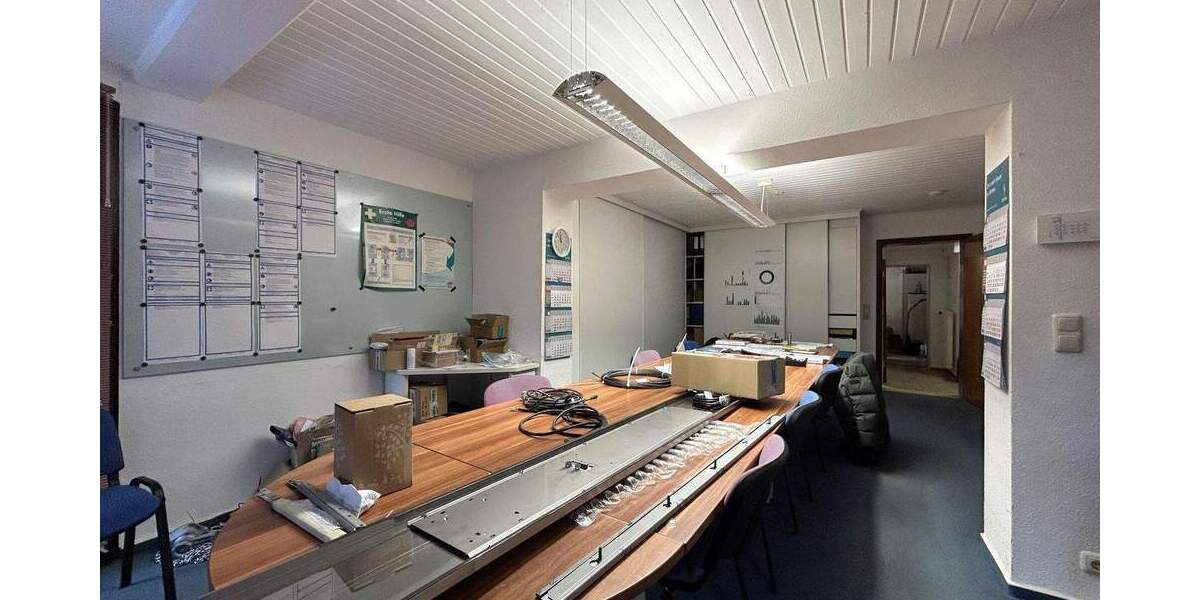 Rarität: Großzügiges, vollunterkellertes EFHZFH mit Doppelcarport und 5 Garagen in Lübeck-Kücknitz 8 zimmer