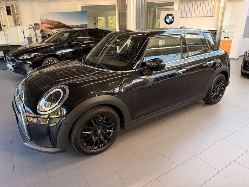 Mini Cooper 28.900 km 24.390 € Alt-Mölln 23881
