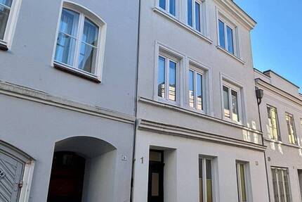 Modernisiertes Mehrfamilienhaus in erstklassiger Innenstadtlage an der Obertrave in Lübeck