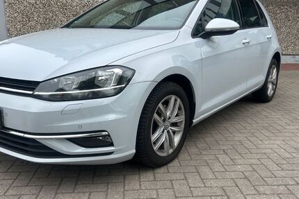 VW Golf 289.000 km 8.400 &euro; Lübeck 23556