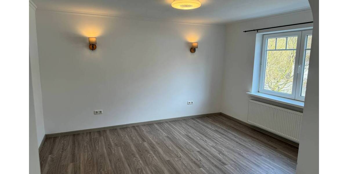 Sanierte 5 Zimmerwohnung in einer Doppelhaushälfte 5 zimmer