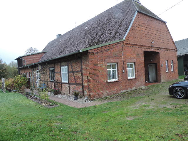 Bauernhaus mit 3 WE in 23923 Menzendorf