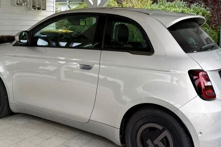 Fiat 500e 6.830 km 26.800 &euro; Reinfeld 23858