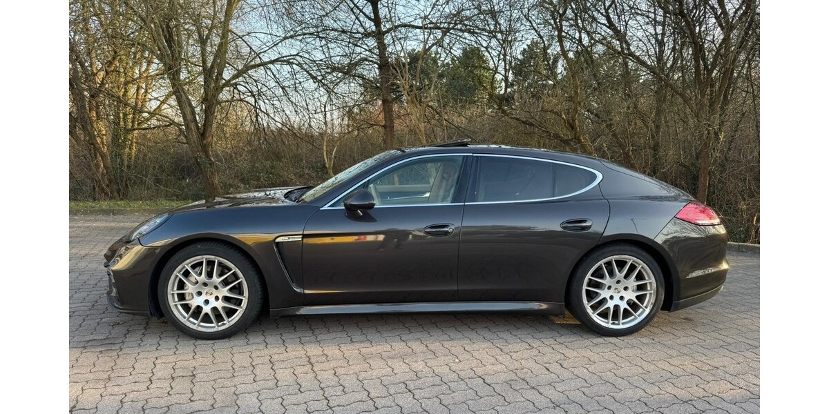 Porsche Panamera 218.026 km 21.900 &euro; Lübeck 23539