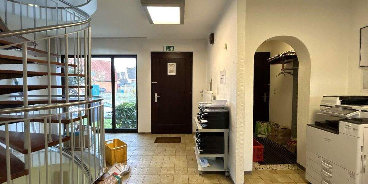 Rarität: Großzügiges, vollunterkellertes EFHZFH mit Doppelcarport und 5 Garagen in Lübeck-Kücknitz 8 zimmer