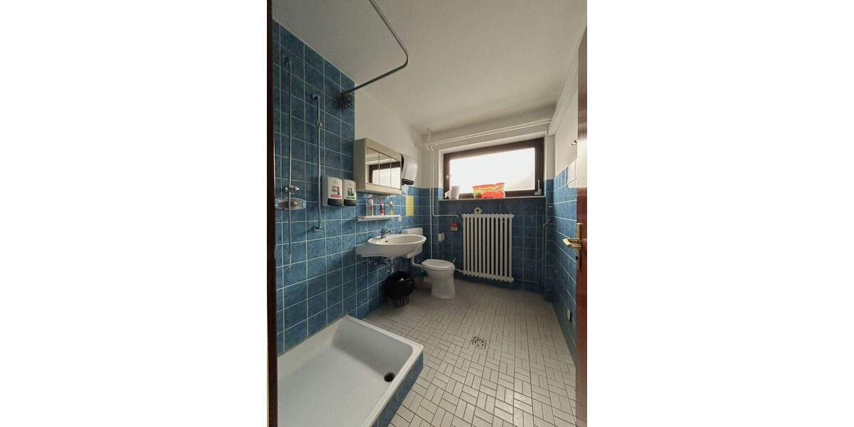 Rarität: Großzügiges, vollunterkellertes EFHZFH mit Doppelcarport und 5 Garagen in Lübeck-Kücknitz 8 zimmer