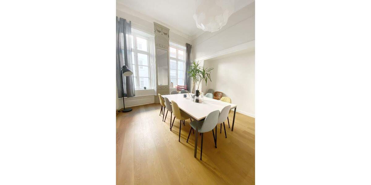 Sofort verfügbar: Flexibler Schreibtischplatz 1 im Coworking Space Lübeck zimmer