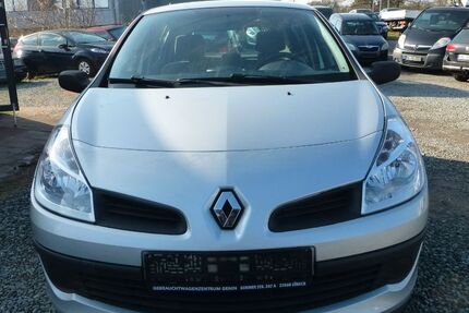 Renault Clio 149.000 km 2.950 &euro; Lübeck 23560