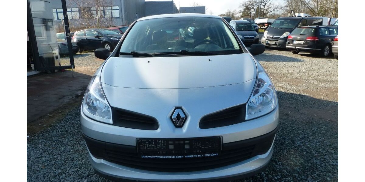 Renault Clio 149.000 km 2.950 &euro; Lübeck 23560