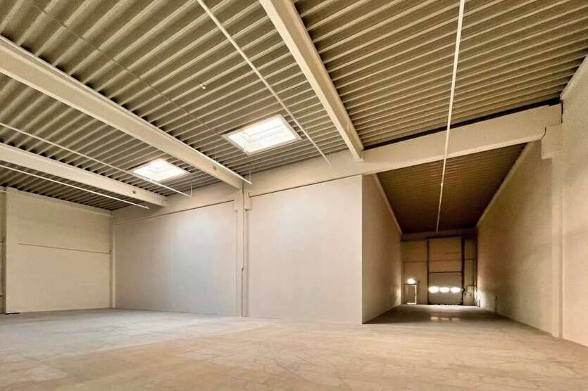 Halle in Lübeck 2.952 € 492 m²