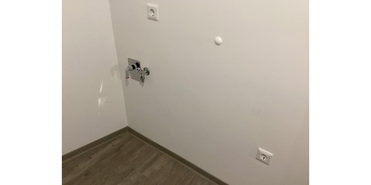 Schöne und frisch sanierte 2 Zimmer Wohnung mit Aufzug und sofort anmietbar! 2 zimmer