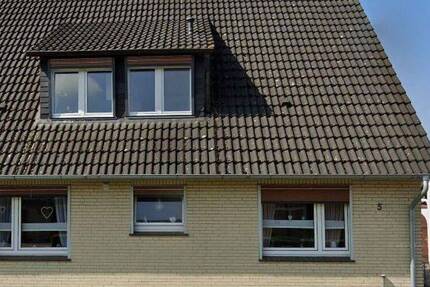 DHH mit 2 Wohnungen + großem Grundstück in ruhiger Lage in Reinfeld von Privat 6 zimmer