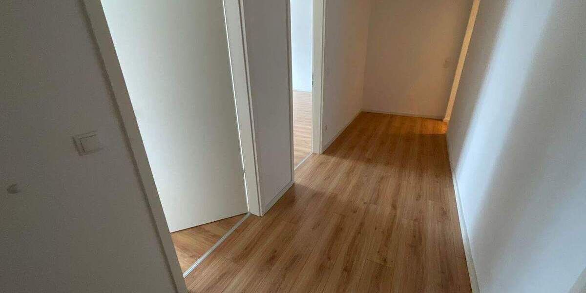 Moderner Grundriss mit geräumiger Wohnküche und Balkon 1 zimmer