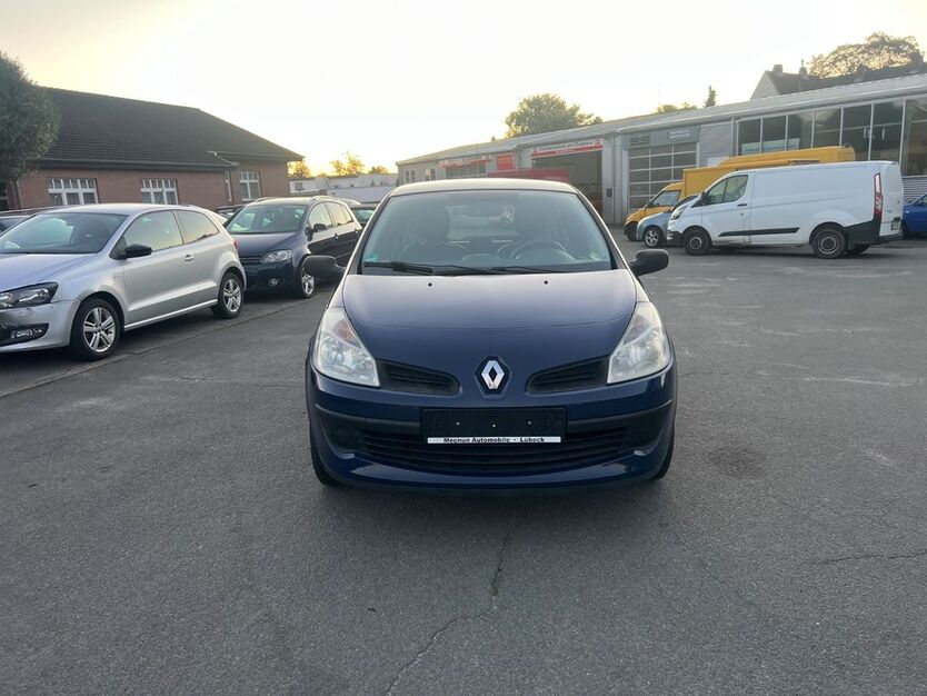 Renault Clio 176.127 km 1.490 € Lübeck 23560