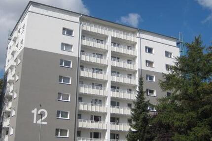 Schöne und helle 2 Zimmer Wohnung mit Balkon und einem Fahrstuhl, sofort anmietbar!