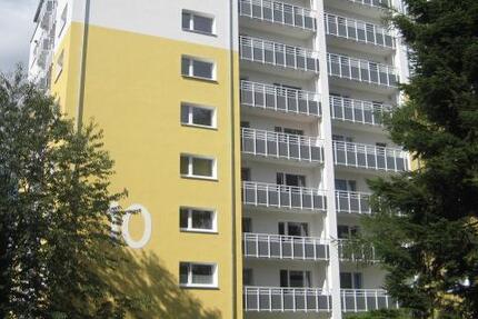 Reinkommen und Wohlfühlen: saniertes 1-Zi.-Appartment mit Balkon und Aufzug, sofort anmietbar!