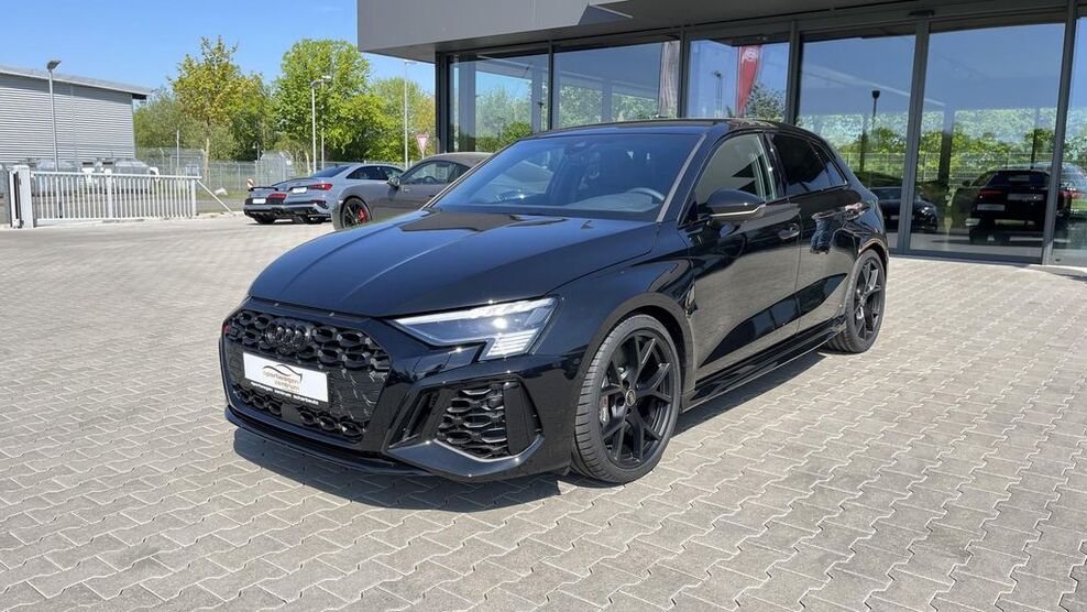 Audi RS3 12.040 km 64.985 € Scharbeutz (Gleschendorf) 23684