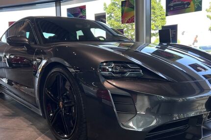 Porsche Taycan 8.251 km 127.500 &euro; Lübeck 23554