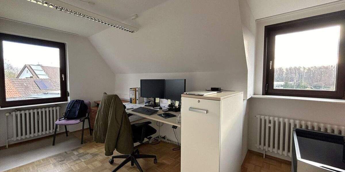 Rarität: Großzügiges, vollunterkellertes EFHZFH mit Doppelcarport und 5 Garagen in Lübeck-Kücknitz 8 zimmer