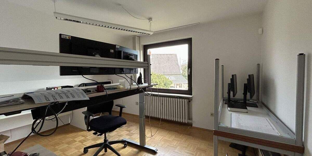 Rarität: Großzügiges, vollunterkellertes EFHZFH mit Doppelcarport und 5 Garagen in Lübeck-Kücknitz 8 zimmer