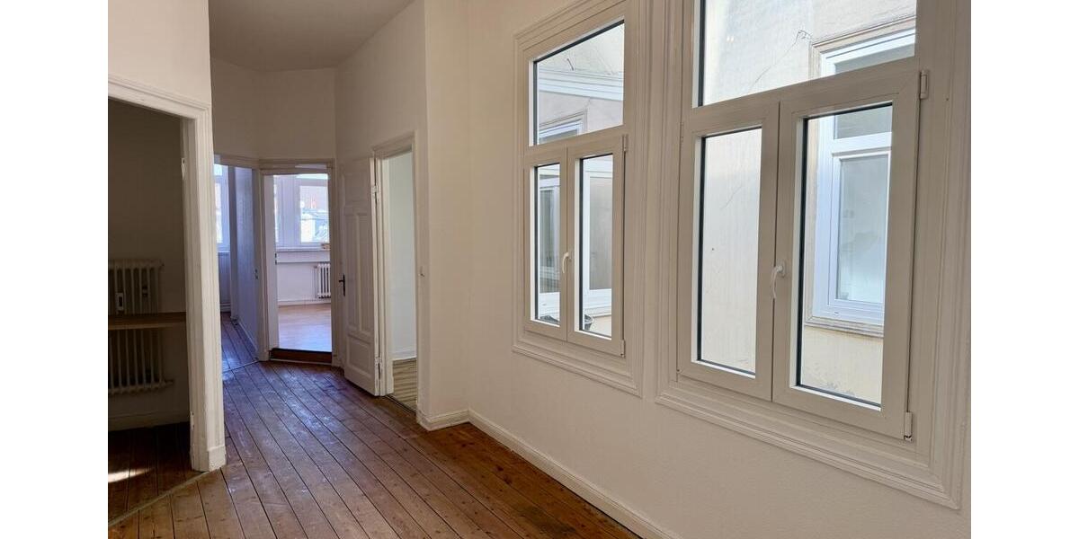 Dachgeschoßwohnung Lübeck Innenstadt - 4.5 Zimmer, 122 m&sup2;, 1.900&euro; | Angebot:26296726