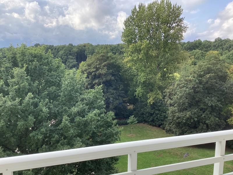 Reinkommen und Wohlfühlen: saniertes 1-Zi.-Appartment mit Balkon und Aufzug, sofort anmietbar!