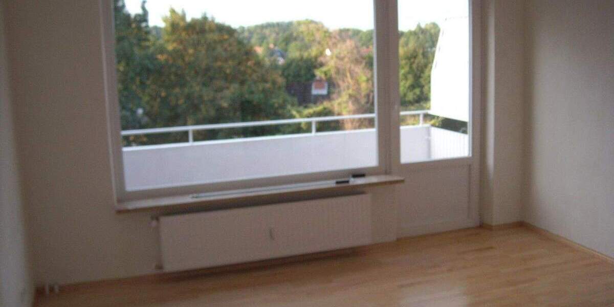 Sehr schöne, gut geschnittene und ruhige 2-Zimmer-Wohnung mit Balkon in St. Jürgen 2 zimmer