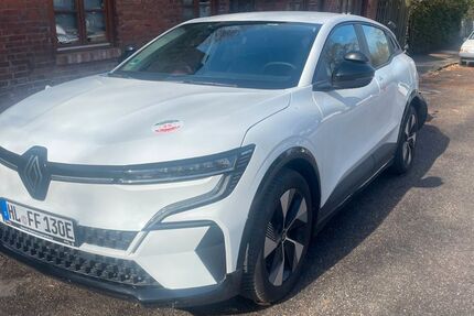 Renault Megane E-TECH 50.000 km 15.900 &euro; Lübeck 23568