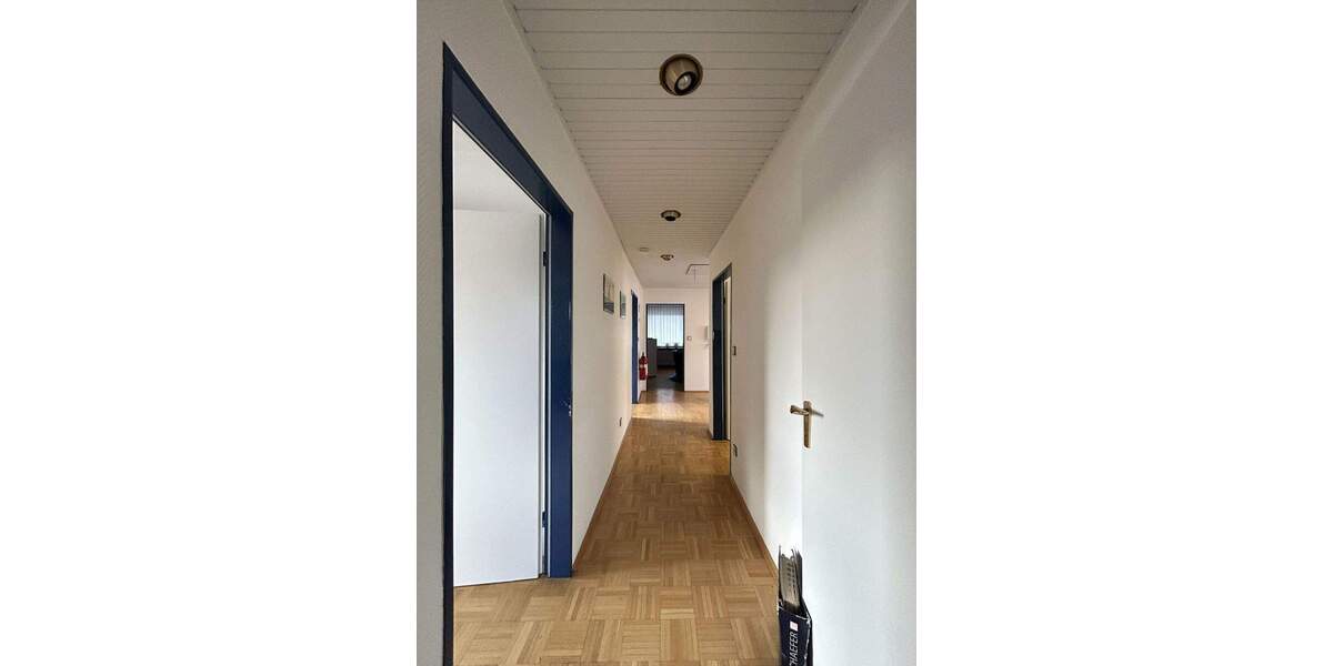 Rarität: Großzügiges, vollunterkellertes EFHZFH mit Doppelcarport und 5 Garagen in Lübeck-Kücknitz 8 zimmer