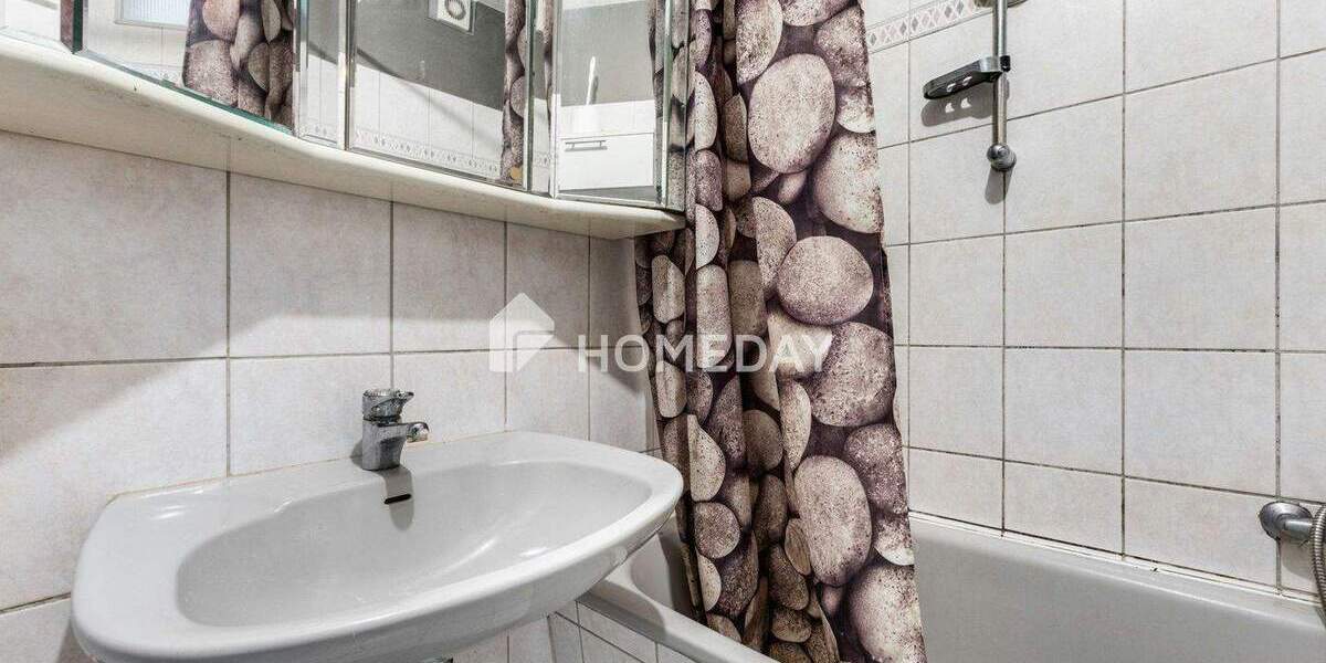 ETW mit Balkon in grüner Lage | In frisch saniertem MFH | 1. OG 3 zimmer