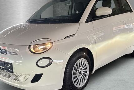 Fiat 500e 11.275 km 18.990 &euro; Lübeck 23558