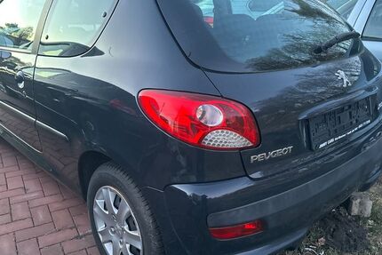 Peugeot 206 173.000 km 2.300 &euro; Lübeck 23560